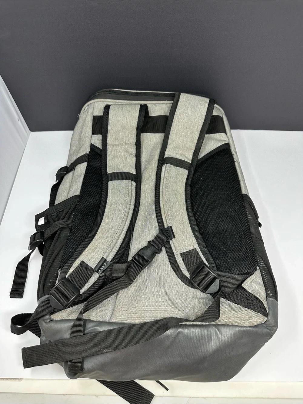 Swiss Tech unisex gray black bungee heavy-duty backpack school camping hiking K0